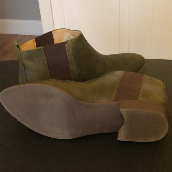 Ladies leather green ankle booties - Picture 3 of 3